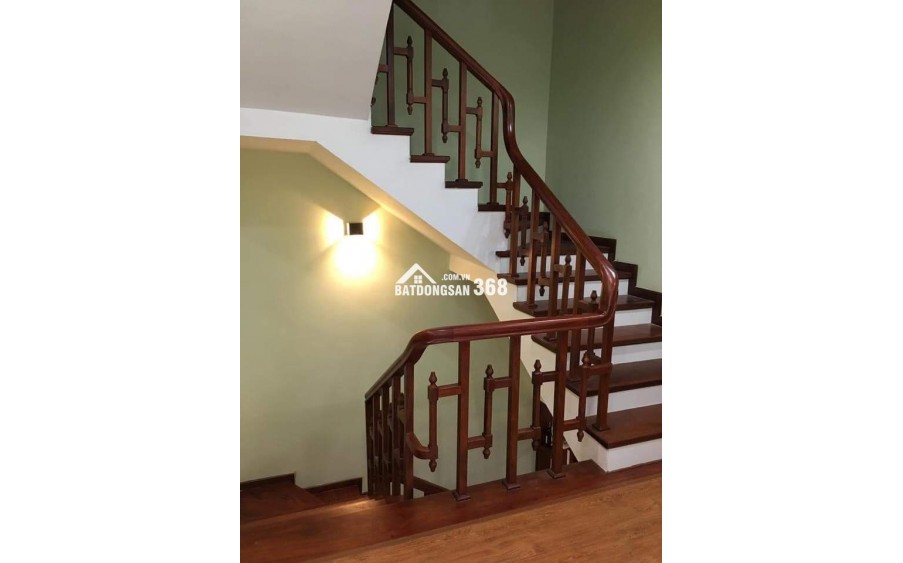 Cho thuê nhà mới, căn góc, Tôn Đức Thắng, thang máy; vỉa hè 104m2* 5T- 31 Tr